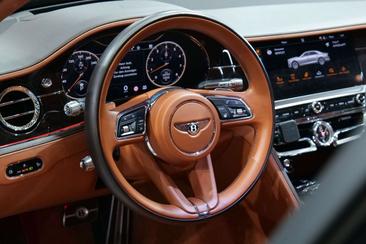 Bentley Flying Spur V8 Black — photo 13