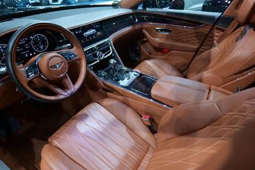 Bentley Flying Spur V8 Black — photo 14