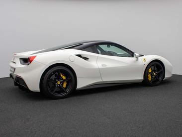 Ferrari 488 — photo 6