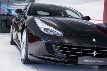 Ferrari GTC4Lusso — photo 3