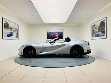Ferrari 812 Superfast — photo 2