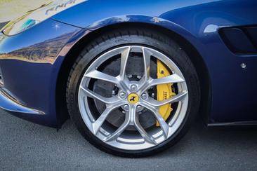 Ferrari GTC4Lusso — photo 12