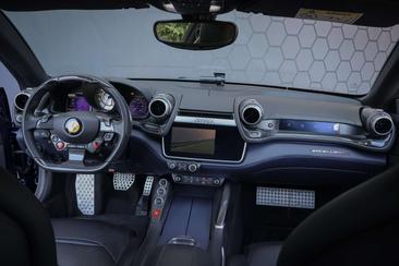 Ferrari GTC4Lusso — photo 20
