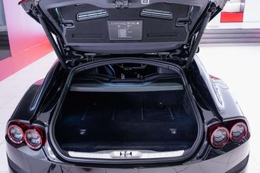 Ferrari GTC4Lusso — photo 19