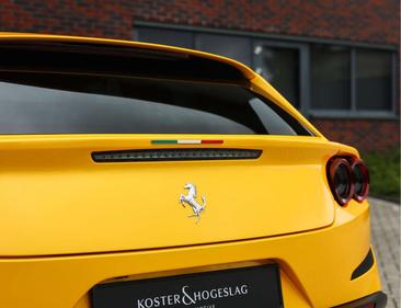 Ferrari GTC4Lusso — photo 11