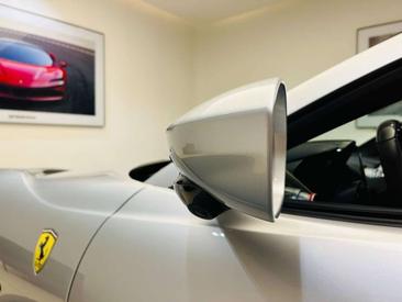 Ferrari 812 Superfast — photo 17