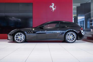 Ferrari GTC4Lusso — photo 23