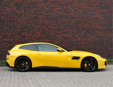 Ferrari GTC4Lusso — photo 14