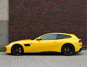 Ferrari GTC4Lusso — photo 15