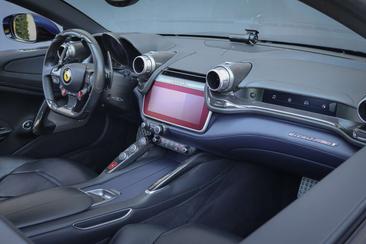 Ferrari GTC4Lusso — photo 29
