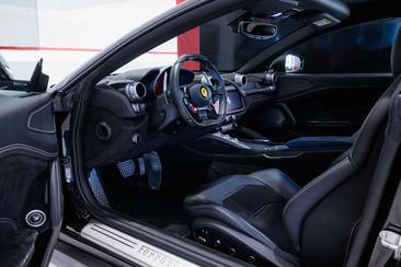 Ferrari GTC4Lusso — photo 29