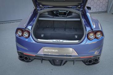 Ferrari GTC4Lusso — photo 30