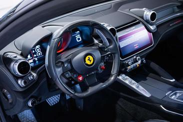 Ferrari GTC4Lusso — photo 31