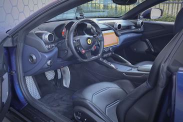 Ferrari GTC4Lusso — photo 34