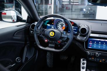 Ferrari GTC4Lusso — photo 34