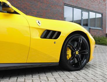 Ferrari GTC4Lusso — photo 19