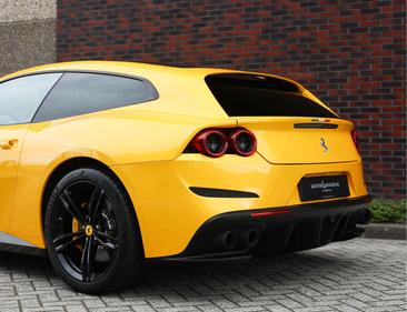 Ferrari GTC4Lusso — photo 21