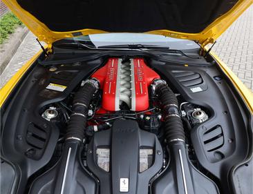 Ferrari GTC4Lusso — photo 22