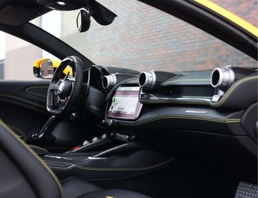 Ferrari GTC4Lusso — photo 27