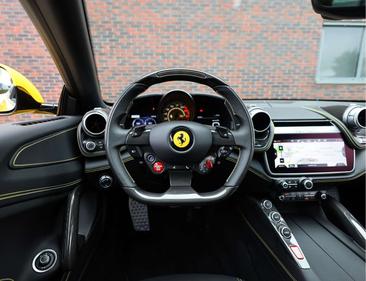 Ferrari GTC4Lusso — photo 34