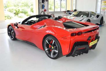 Ferrari SF90 Spider — photo 23