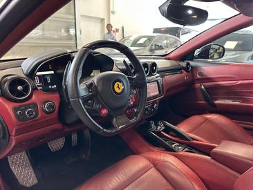 Ferrari FF — photo 8