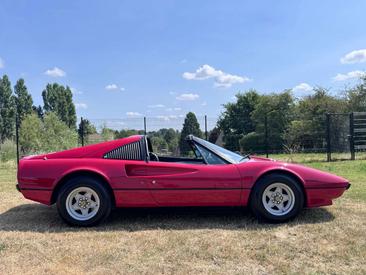 Ferrari 308 GTS — photo 11