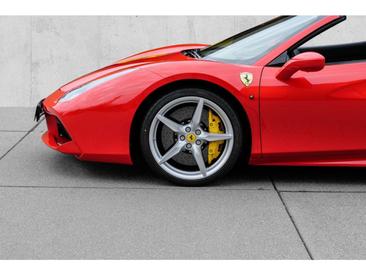 Ferrari 488 — photo 10