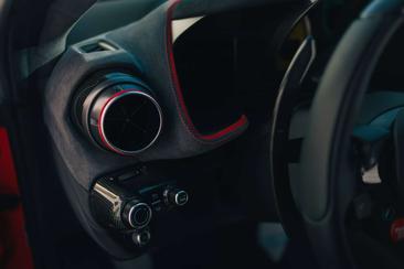 Ferrari 812 Competizione — photo 30