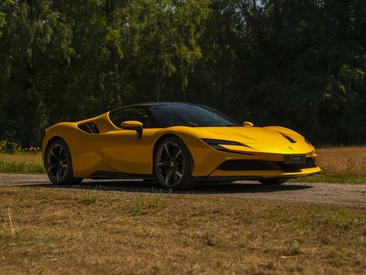 Ferrari SF90 Stradale — photo 19