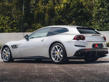 Ferrari GTC4Lusso — photo 7