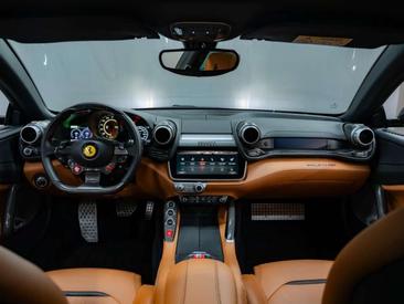 Ferrari GTC4Lusso — photo 10