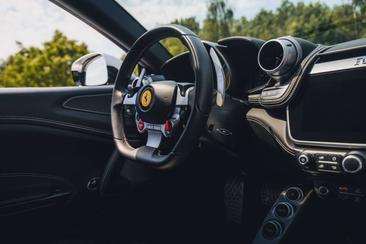 Ferrari GTC4Lusso — photo 26