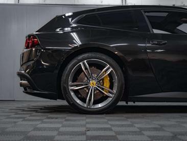 Ferrari GTC4Lusso — photo 23