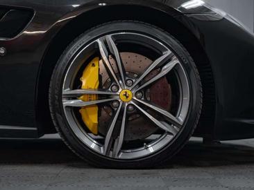 Ferrari GTC4Lusso — photo 24