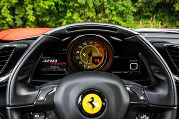 Ferrari 488 Pista — photo 12