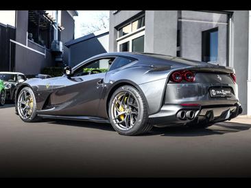 Ferrari 812 Superfast — photo 2