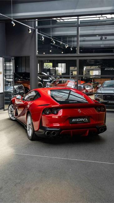 Ferrari 812 Superfast — photo 24