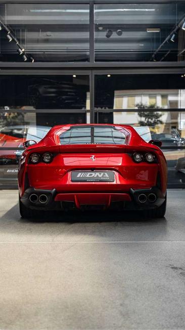 Ferrari 812 Superfast — photo 26