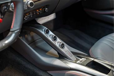 Ferrari 812 Superfast — photo 32