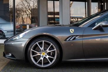 Ferrari California — photo 4