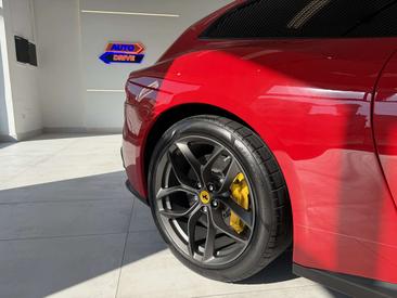 Ferrari GTC4Lusso — photo 9
