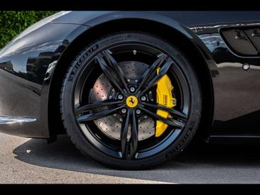 Ferrari GTC4Lusso — photo 8