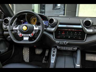Ferrari GTC4Lusso — photo 14