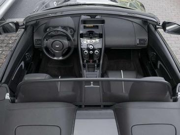 Aston Martin Vantage Roadster S — photo 21