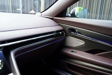 Aston Martin DB12 4.0 V8 — photo 17