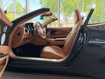 Aston Martin DB11 Volante — photo 9