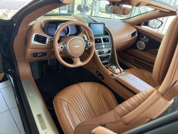 Aston Martin DB11 Volante — photo 10