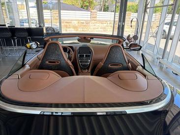 Aston Martin DB11 Volante — photo 16