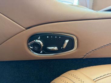 Aston Martin DB11 Volante — photo 24